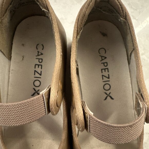 Capezio Tap Shoes Girls 11 M Tan Nude Dance Class Easy On Performance Classic - Picture 2 of 9
